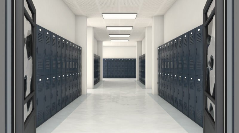 escuelas porteñas: pasillo escolar con lockers y aulas