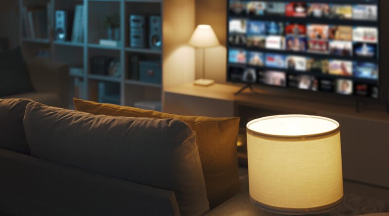 estrenos argentinos: servicio de streaming en un smart TV en el living