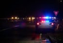 falso allanamiento: luces de un patrullero policial de noche