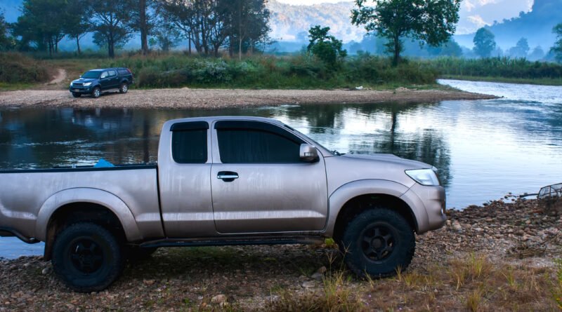Foton Tunland V7: una pickup todoterreno estacionada en un camino de bosque