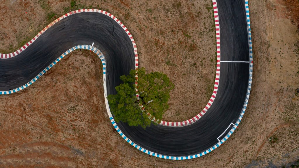Franco Colapinto: vista aérea de un circuito de automovilismo