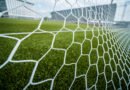 goleada a Independiente: pelota en la red de un arco de fútbol