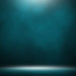 Gran Hermano: foco de luz azul sobre un escenario oscuro de estudio