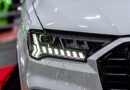 GWM Ora 5: detalle en primer plano del faro LED de un auto moderno