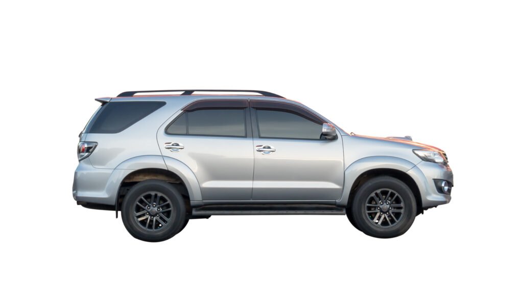 Lynk & Co: SUV moderno de perfil sobre fondo claro de estudio
