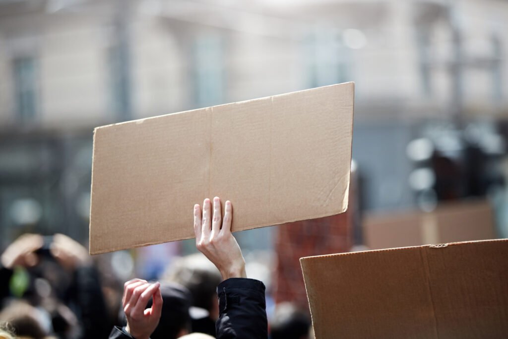 Marcha de la CGT: manifestantes con pancartas en la calle