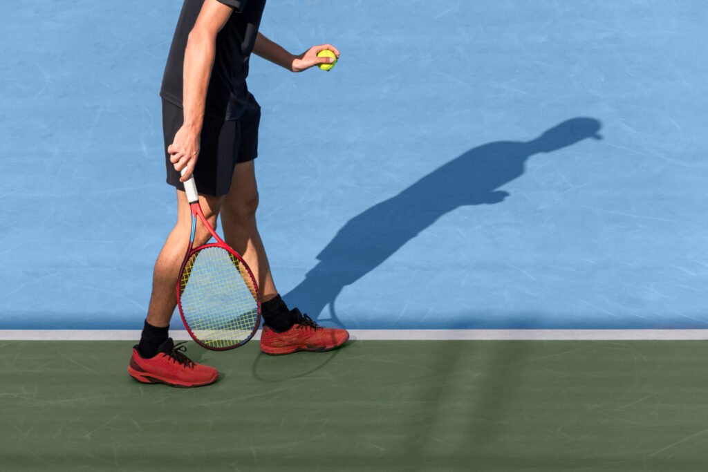 Masters 1000 de Canadá: tenista listo para sacar en una cancha rápida