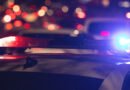 megaoperativo narco: luces rojas y azules de un patrullero de noche