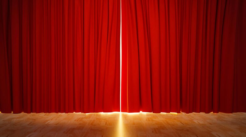 Moria Casán: telón rojo de teatro