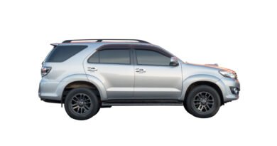 Ora 5 HEV: SUV moderno sobre un fondo de estudio