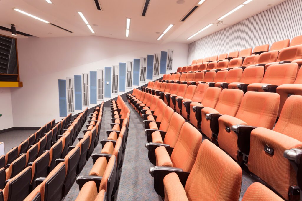 paro universitario: aula de universidad vacía