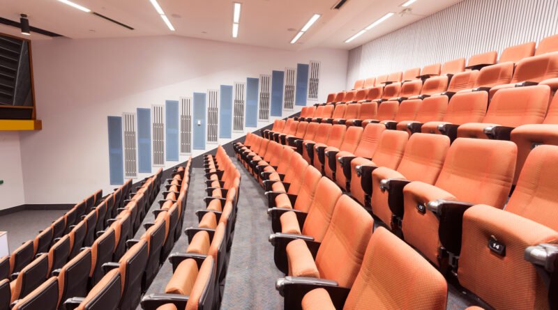 paro universitario: aula de universidad vacía