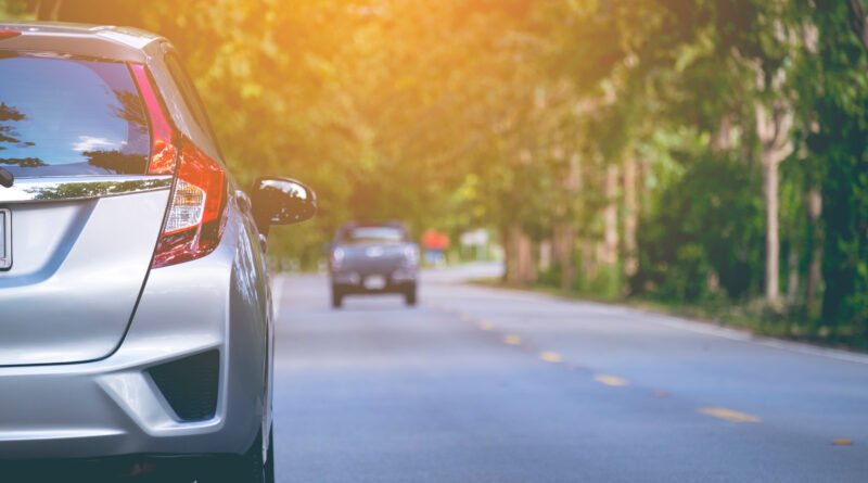 Peugeot 208 Style: hatchback compacto estacionado en la calle