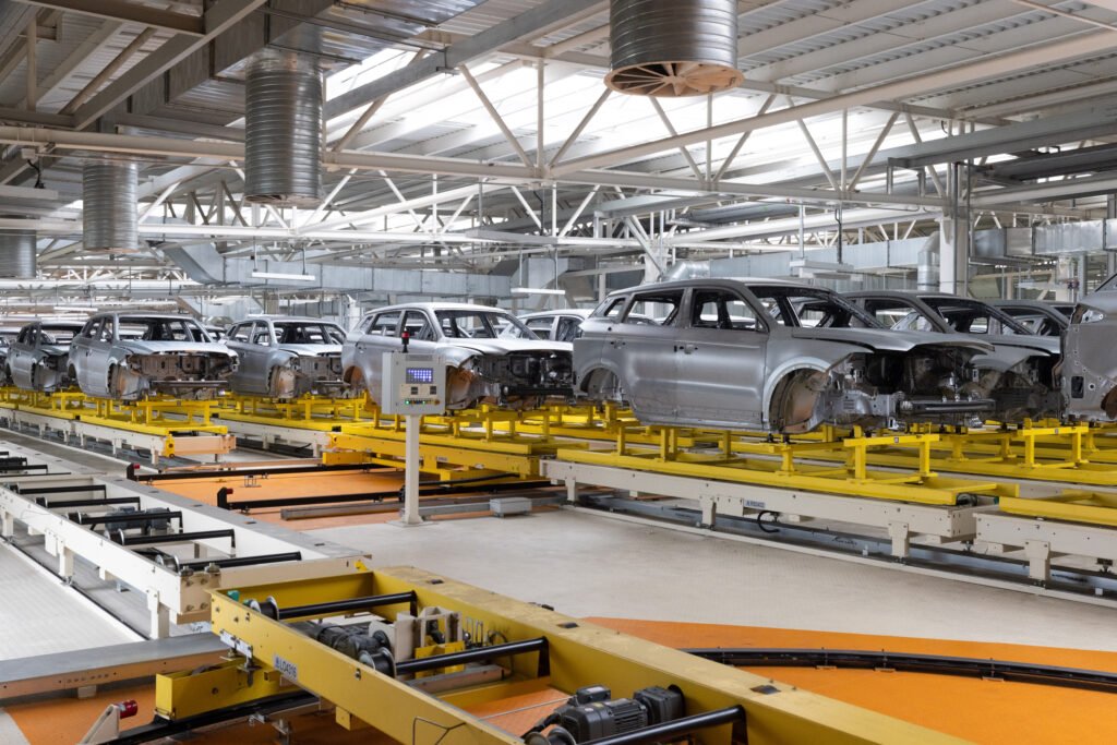 producción de Chevrolet: carrocerías de autos en una línea de montaje