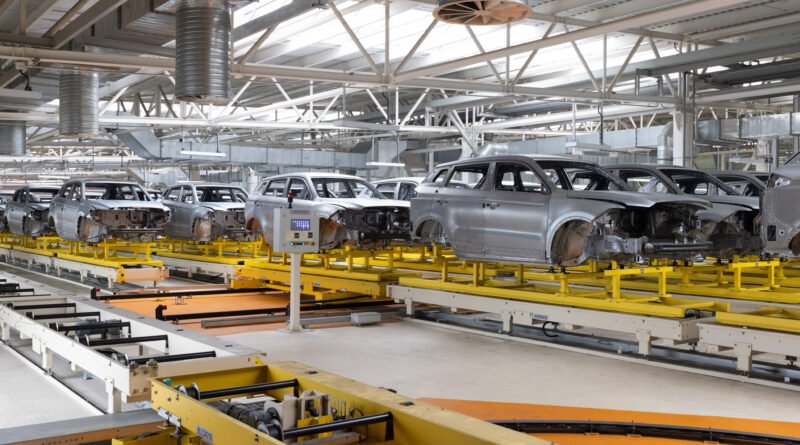 producción de Chevrolet: carrocerías de autos en una línea de montaje