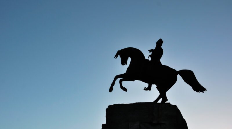 Reaparición de Milei: monumento al General San Martín