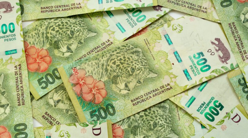 Reclamo de los gobernadores: billetes de pesos argentinos