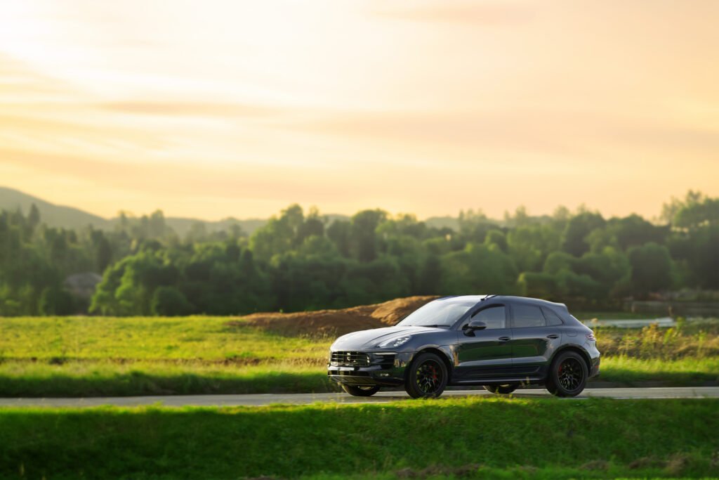 Renault Boreal: SUV negro moderno en la ruta