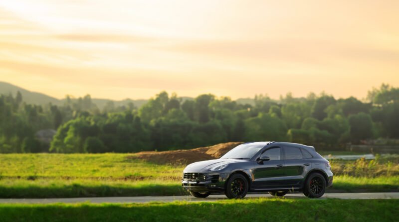 Renault Boreal: SUV negro moderno en la ruta