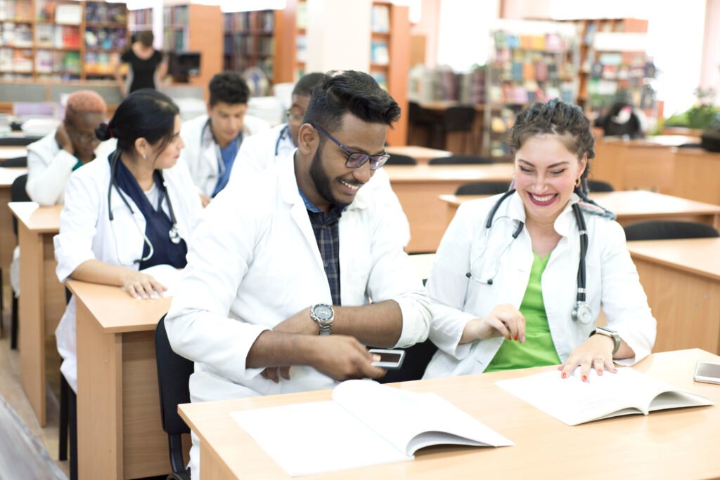 Residencias médicas: estudiantes de medicina en un aula