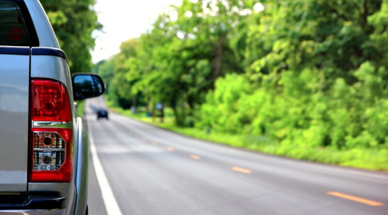 Riddara RD6: pick-up moderna estacionada en una ruta