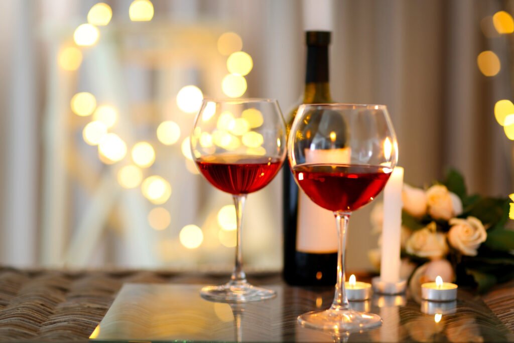Sabrina Rojas: dos copas de vino, ambiente romántico