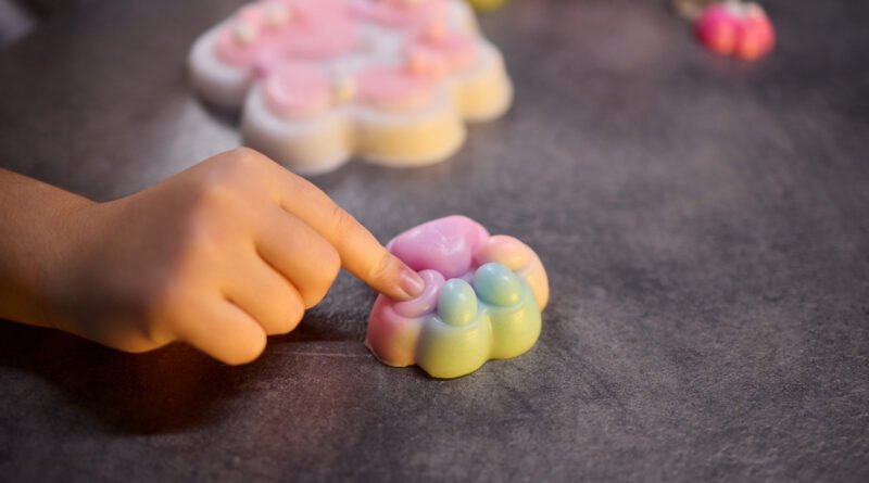 juguetes squishy prohibidos: juguete blando y colorido antiestrés