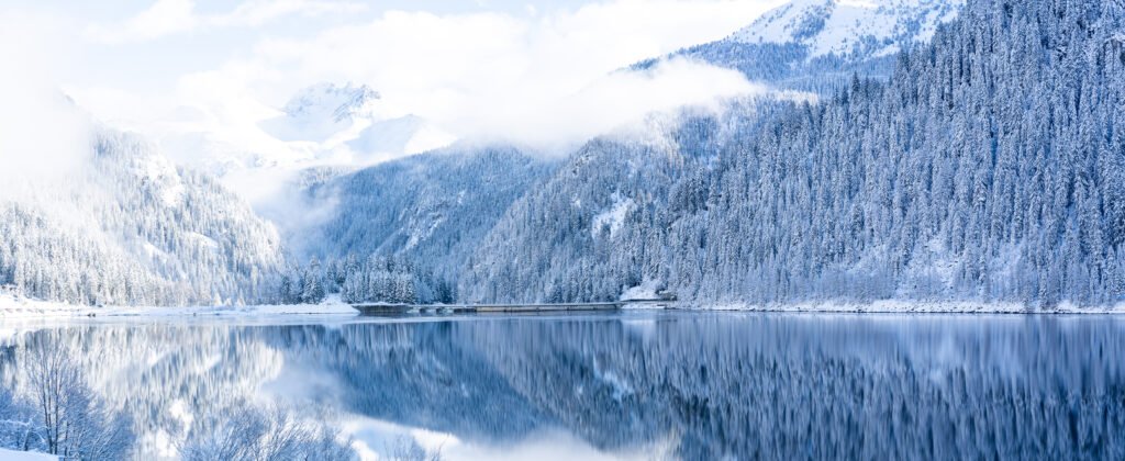 Turismo en Bariloche: montañas nevadas y lago