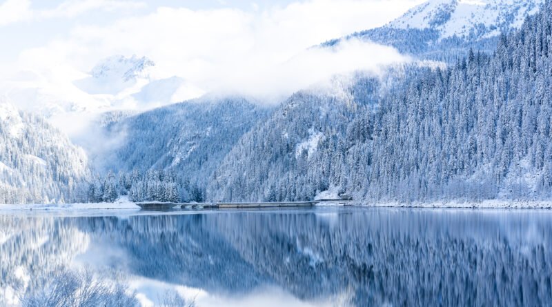 Turismo en Bariloche: montañas nevadas y lago