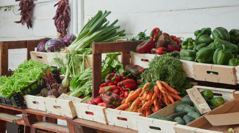 verdurazo en Plaza de Mayo: cajones de verduras frescas de estación en una feria