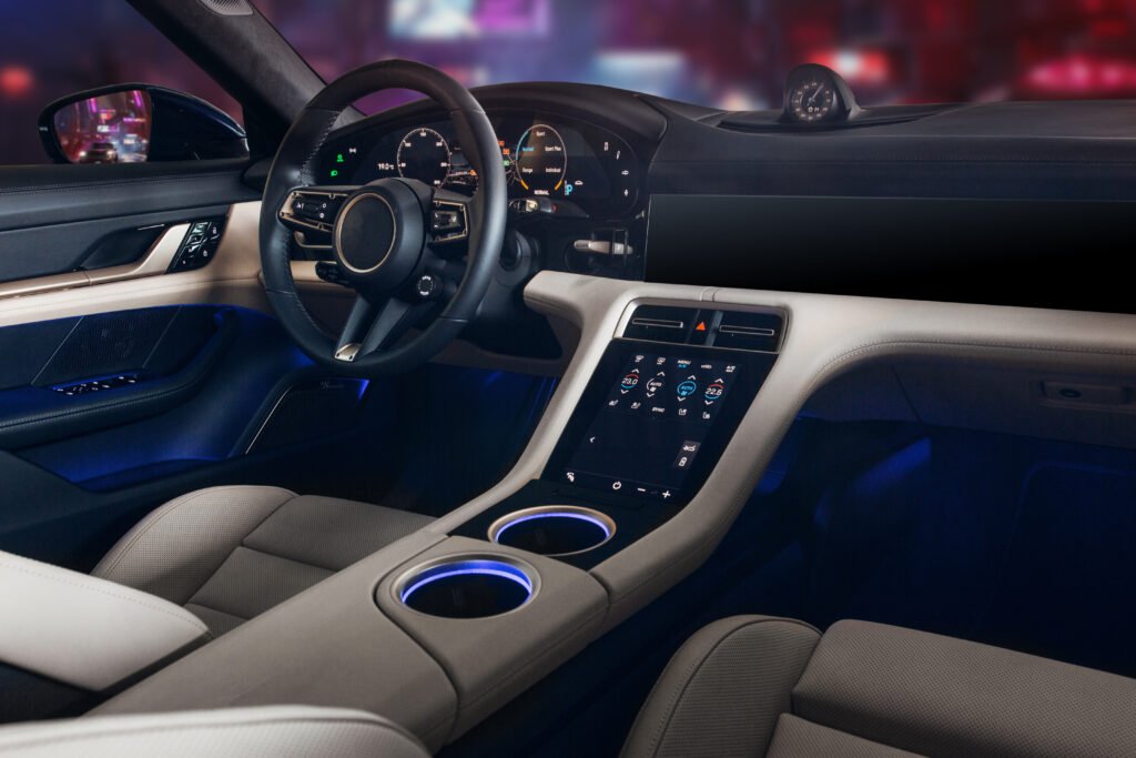 Volkswagen Polo Robust: interior moderno de un auto con tablero y pantalla táctil