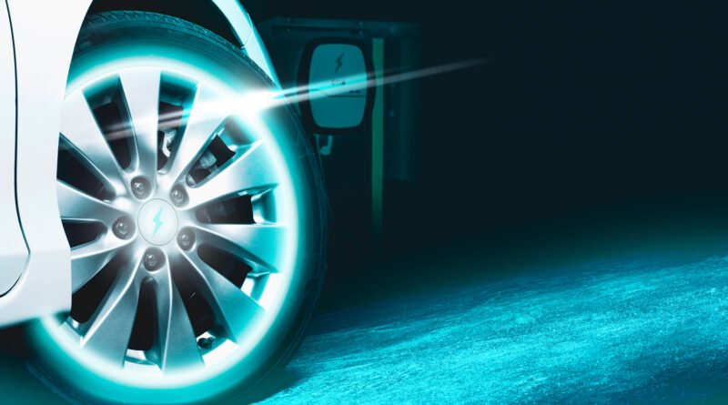 autos eléctricos saudíes: auto eléctrico con luces LED azules