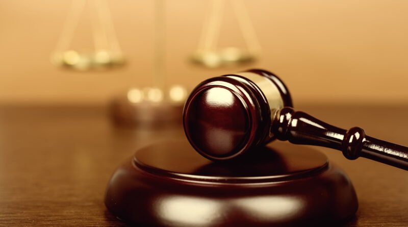 Bertuzzi y Yadarola: mazo y balanza de la Justicia