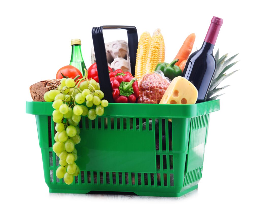 Canasta básica: canasto de supermercado con productos