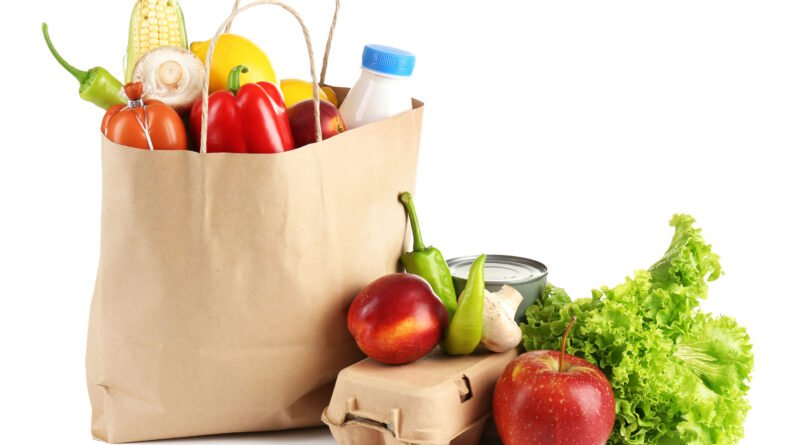 canasta básica: bolsa de compras con alimentos