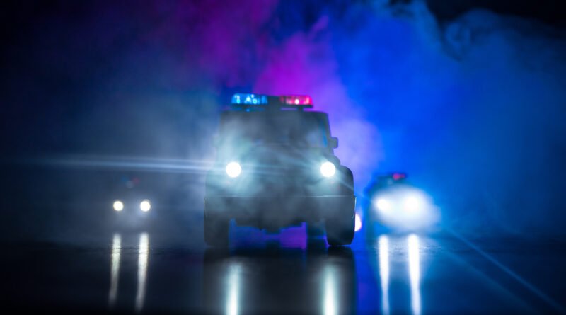 choque en Alta Gracia: luces de un patrullero de policía de noche