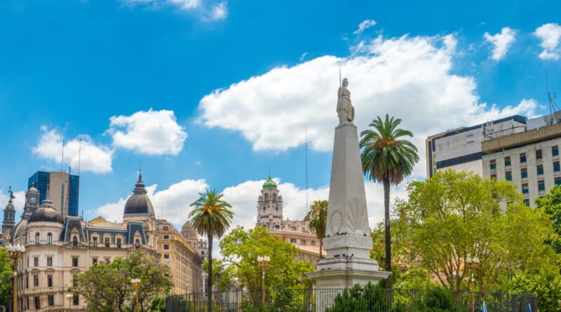 Clases públicas de la UBA: Plaza de Mayo en el centro de Buenos Aires