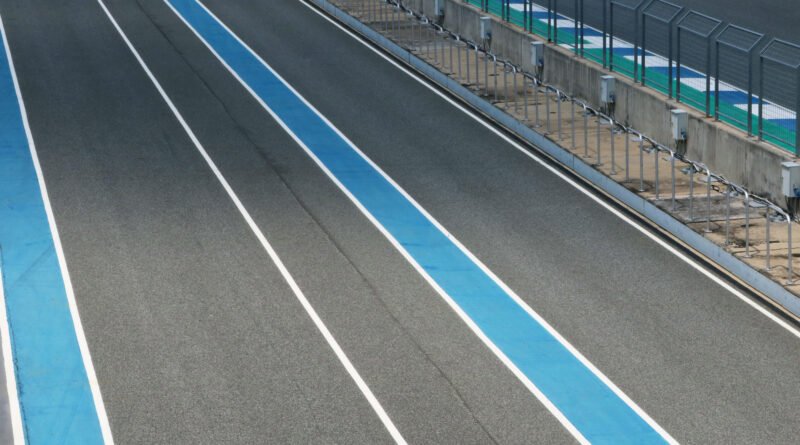 Colapinto en España: pista de automovilismo con línea azul