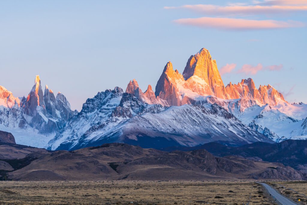 El Chaltén con el cerro Fitz Roy y una laguna glaciar
