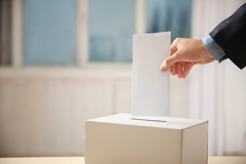 elecciones en Neuquén: sobre introducido en una urna de votación