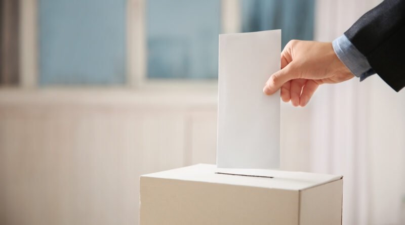 elecciones en Neuquén: sobre introducido en una urna de votación