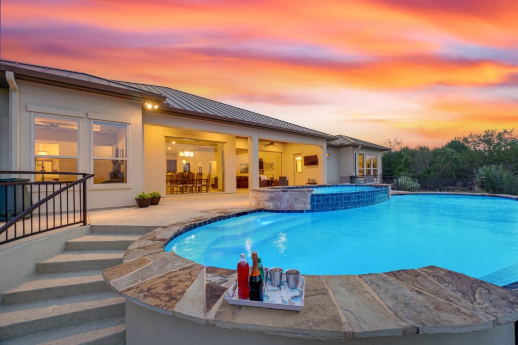 La Joaqui: ambiente de casa de campo con pileta al atardecer