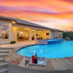 La Joaqui: ambiente de casa de campo con pileta al atardecer