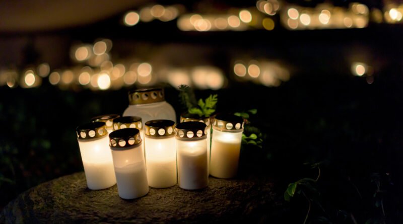 Gilda: velas y flores en un homenaje popular