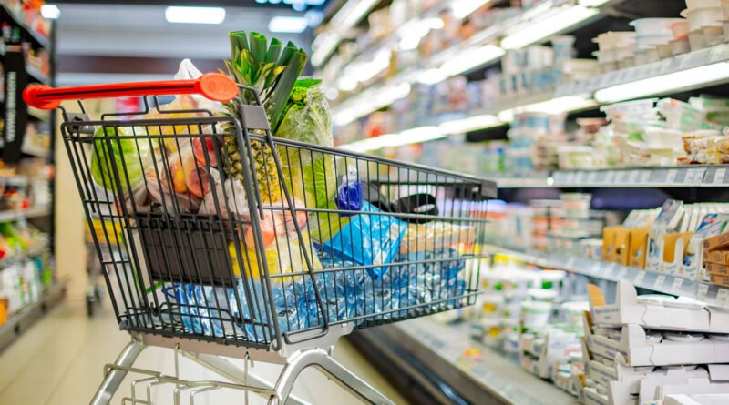IPC de agosto: carrito de compras en un supermercado