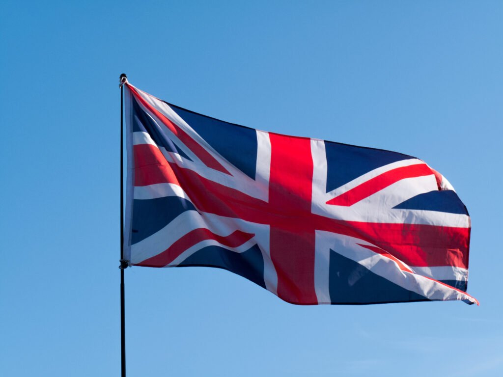 Malvinas y Reino Unido: bandera del Reino Unido contra el cielo