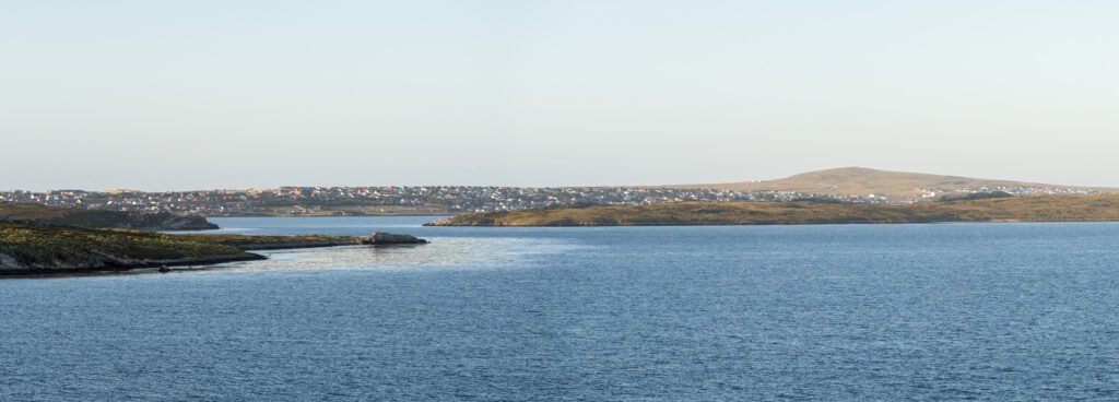 soberanía de Malvinas: vista de Puerto Argentino en las Islas Malvinas