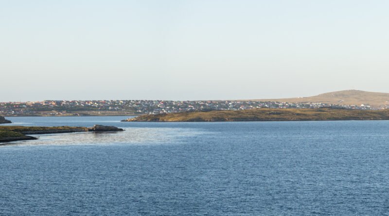 soberanía de Malvinas: vista de Puerto Argentino en las Islas Malvinas