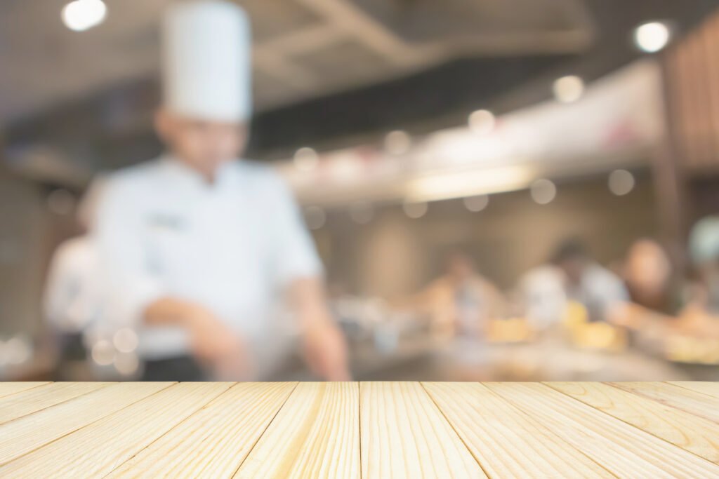 MasterChef Celebrity: cocina de restaurante con mesada de madera