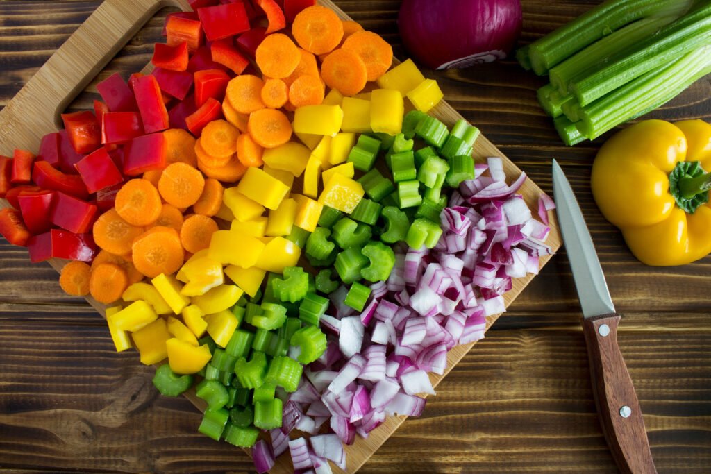 MasterChef Celebrity: verduras frescas cortadas sobre una tabla de cocina